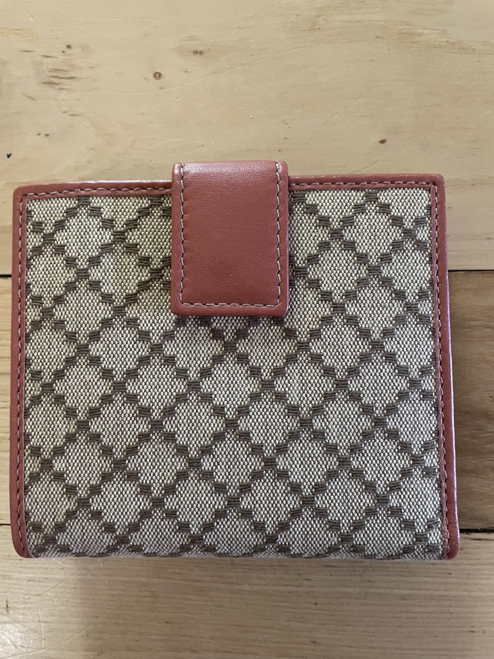 Gucci Beige Monogram Canvas Bifold Wallet with Pink Trim - Picture 2 of 10